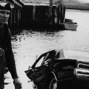 Il sommozzatore John Farrar durante il recupero della vettura di Ted Kennedy, all'indomani della scoperta del cosiddetto incidente di Chappaquiddick